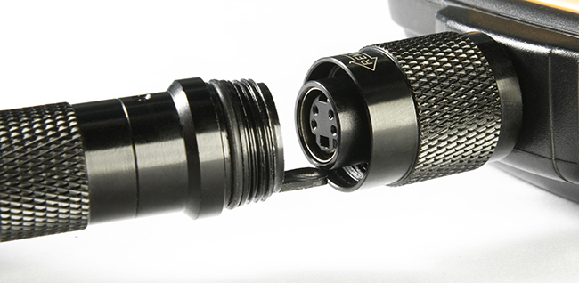 WIE經(jīng)濟型內(nèi)窺鏡采用螺旋式鎖扣設計，軟管更換方便隨心，一臺主機可更換多種鏡頭