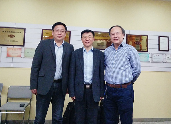 華科光電學(xué)院兩位楊副院長與亞泰光電鄭總合影