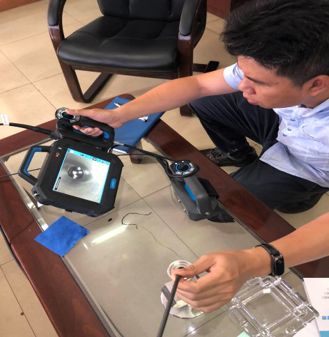 我司工程師在客戶公司的生產(chǎn)現(xiàn)場演示